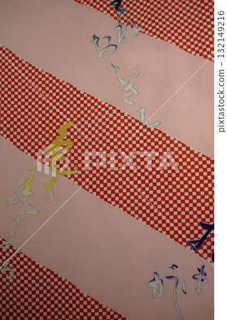 帶有字母的千鳥格和服布料 132149216