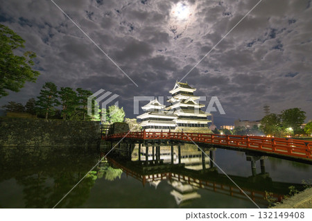 朦朧月夜:長野縣國寶松本城與埋橋 朦朧月夜:長野縣國寶松本城與埋橋 132149408