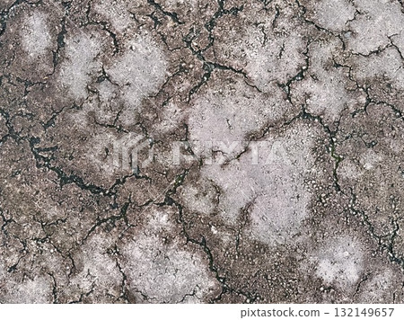 破裂的混凝土地面 破裂的混凝土地面 132149657
