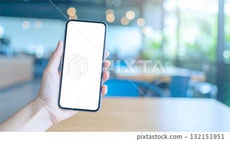 智慧型手機模型、男手拿著螢幕、應用程式、咖啡桌 132151951