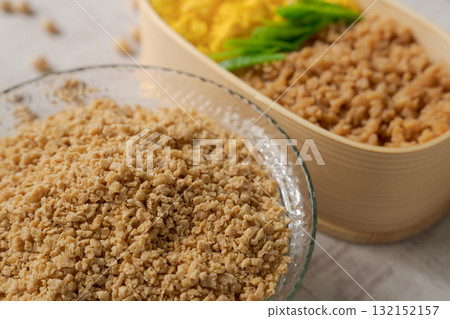 Minced meat bento made with soy meat 132152157