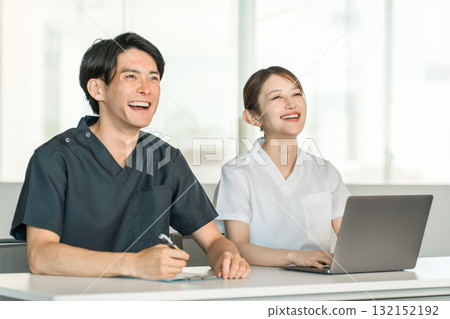 Male and female medical staff in scrubs attending medical conferences, study sessions, seminars, training sessions Male and female medical staff in scrubs attending medical conferences, study sessions, seminars, training sessions 132152192