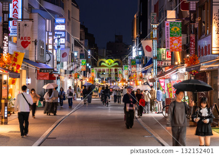 Tokyo: Night view of Sugamo Jizo-dori Shopping Street Tokyo: Night view of Sugamo Jizo-dori Shopping Street 132152401
