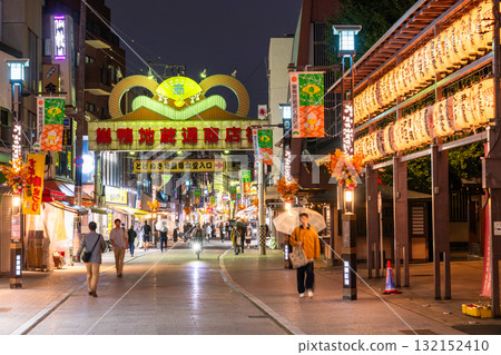 Tokyo: Night view of Sugamo Jizo-dori Shopping Street Tokyo: Night view of Sugamo Jizo-dori Shopping Street 132152410