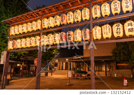 Tokyo: Night view of Sugamo Jizo-dori Shopping Street Tokyo: Night view of Sugamo Jizo-dori Shopping Street 132152412