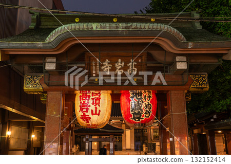Tokyo: Night view of Sugamo Jizo-dori Shopping Street 132152414