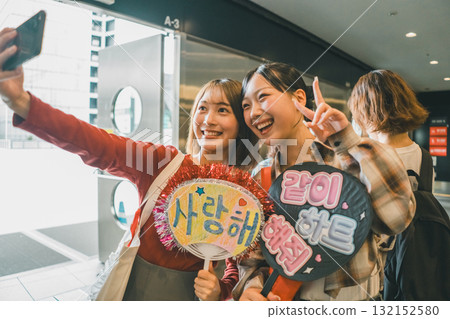 female, lady, woman 132152580