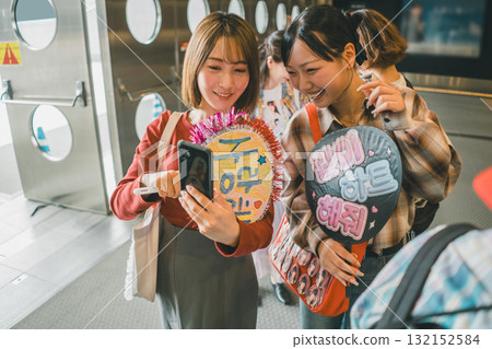 女生 女孩 女性 132152584