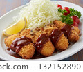冬季美味！酥脆炸牡蠣配特製醬汁 132152890