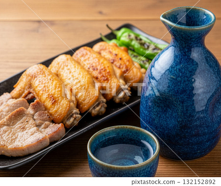 享用日本酒、雞翅、豬肉等美味日式料理！正宗居酒屋菜單，讓您的餐桌更加豐富多彩 132152892