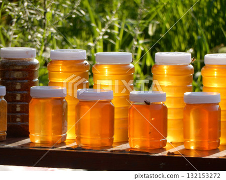 Pots of fresh golden honey 132153272