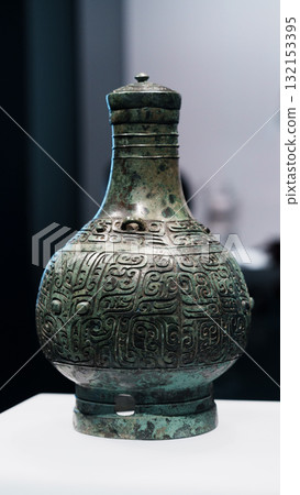Bronze exhibits from the East Hall of the Shanghai Museum - Jia pot from the middle Shang Dynasty 132153395