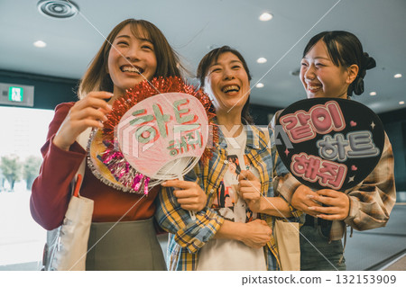 idol, fan, females 132153909