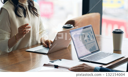 Group of casual business people meeting in an office Group of casual business people meeting in an office 132154004