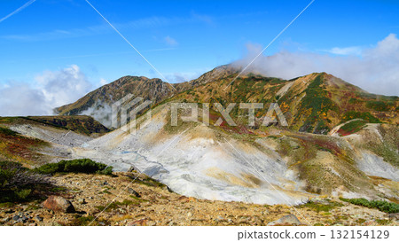 View of Jigokudani from Murododaira Enmadai on the Tateyama Kurobe Alpine Route, Toyama Prefecture 132154129