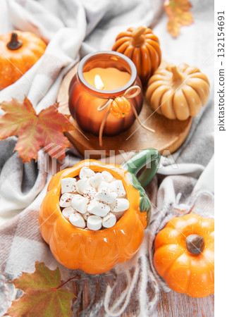 Hot chocolate mug with marshmallows for cozy autumn 132154691