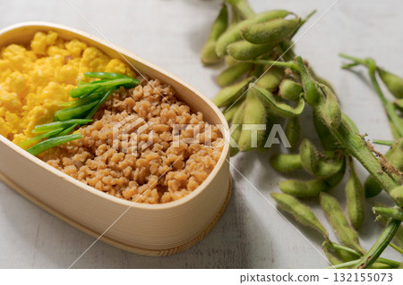 Minced meat bento made with soy meat 132155073