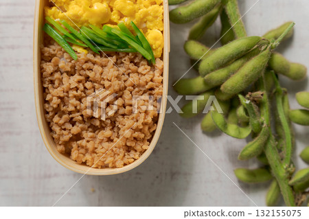 Minced meat bento made with soy meat 132155075