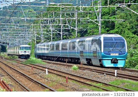 東海道本線 二宮甲津 JR東日本 185系 251系 RE-3編隊（大宮） Super View Odoriko 132155223
