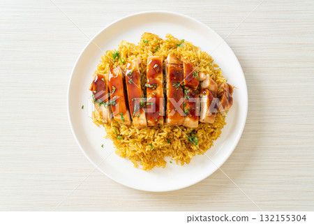grilled sweet and chilli chicken with curry rice 132155304