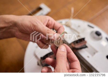 Properly Removing and Maintaining the Brush of a Cleaning Robot for Optimal Performance Properly Removing and Maintaining the Brush of a Cleaning Robot for Optimal Performance 132155796
