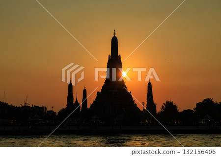 [泰國曼谷] 從湄南河對岸眺望黎明寺的日落 132156406