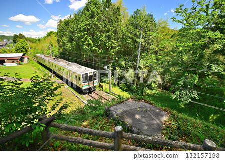 從新城市長筱郡長筱城本丸出發的JR飯田線列車 132157198