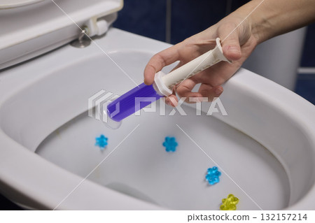 Toilet Cleaning Process with Liquid Cleaner Utilizing a Disposable Syringe for Efficiency Toilet Cleaning Process with Liquid Cleaner Utilizing a Disposable Syringe for Efficiency 132157214