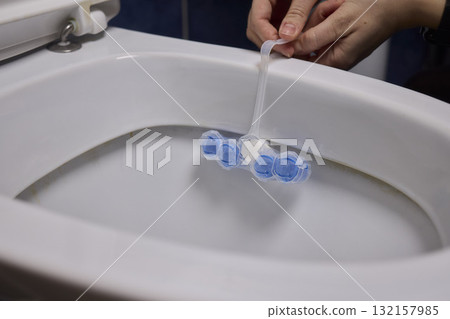 An Innovative Toilet Cleaning Tool is Currently Being Utilized for Effective Maintenance An Innovative Toilet Cleaning Tool is Currently Being Utilized for Effective Maintenance 132157985