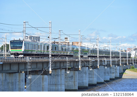 東海道本線 茅崎平塚 JR東日本 E233系 3000系 E-16編組（國府） 132158064