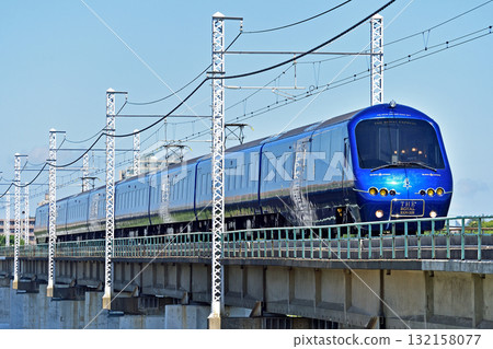Tokaido Main Line, Chigasaki-Hiratsuka, Izukyu 2100 series, R-5 Royal Express Tokaido Main Line, Chigasaki-Hiratsuka, Izukyu 2100 series, R-5 Royal Express 132158077