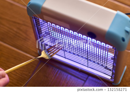 The Innovative Use of a Simple Kitchen Fork as a Unique Insect Trap Solution is Stunning The Innovative Use of a Simple Kitchen Fork as a Unique Insect Trap Solution is Stunning 132158271