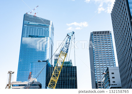 東京八重洲吳服橋週邊的建設工作仍在持續。 2025年10月。冷色調。 132158765