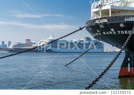 Kanagawa Prefecture: Hikawa Maru and luxury cruise ship, Yamashita Park 132159572