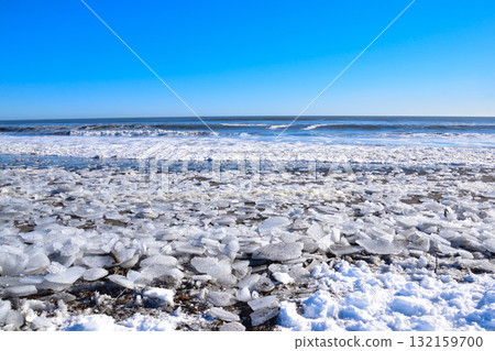 北海道大津海岸的珠寶冰 132159700