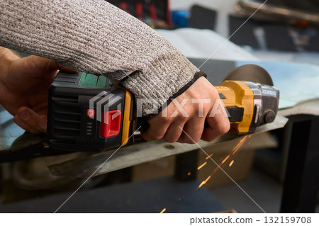 Utilizing Power Tools in the Workshop for Various Metalworking Projects Effectively 132159708