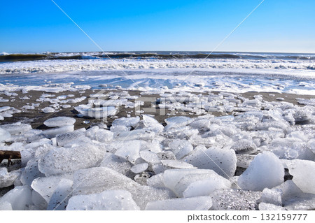 北海道大津海岸的珠寶冰 北海道大津海岸的珠寶冰 132159777