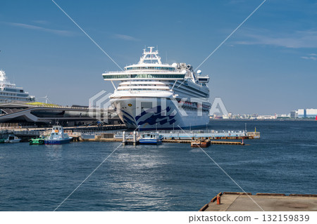 Kanagawa Prefecture: A view of Osanbashi Pier and Yamashita Park, where a luxury cruise ship is moored Kanagawa Prefecture: A view of Osanbashi Pier and Yamashita Park, where a luxury cruise ship is moored 132159839