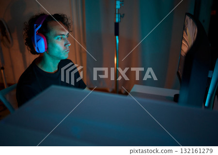 A Unique Gaming Setup Featuring Exceptional Arm Support Designed for Enhanced Comfort 132161279