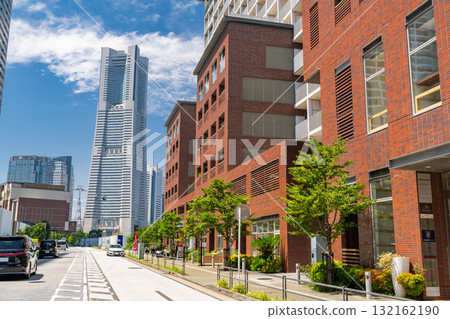 Kanagawa Prefecture: Brick streetscape overlooking Yokohama Minato Mirai 132162190