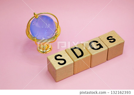 Blocks with SDGs written on them and a globe 132162393