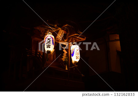 Kinosaki Onsen Shisho Shrine: A fantastical view of the shrine building illuminated by lanterns at night 132162833