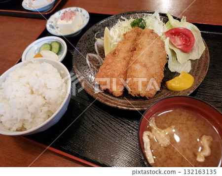 Eat a fried horse mackerel set meal 132163135