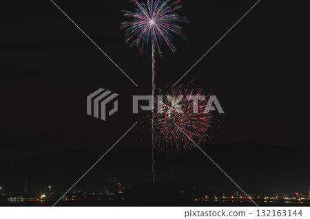 從豐橋市（愛知縣）眺望的蒲郡節、夏季煙火大會和三河灣 132163144