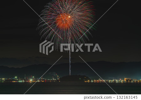 Gamagori Festival, Summer Fireworks Display, and Mikawa Bay as seen from Toyohashi City (Aichi Prefecture) Gamagori Festival, Summer Fireworks Display, and Mikawa Bay as seen from Toyohashi City (Aichi Prefecture) 132163145