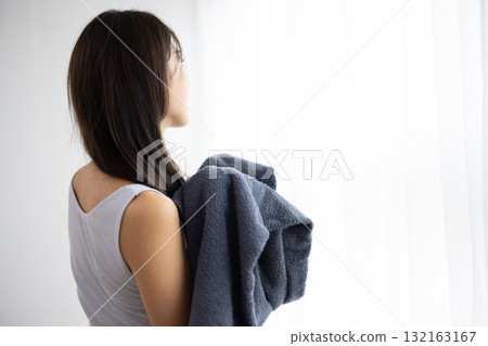 Young woman drying her hair with a towel 132163167