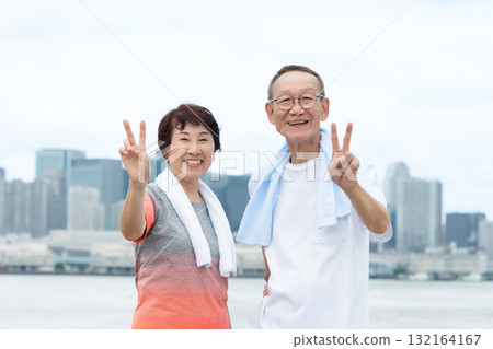 Senior couple portrait peace Senior couple portrait peace 132164167