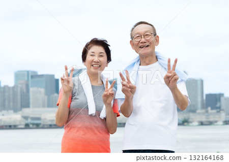 Senior couple portrait peace Senior couple portrait peace 132164168