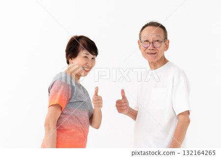 老年夫婦健身豎起大拇指 132164265