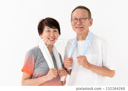 Senior couple fitness 132164268